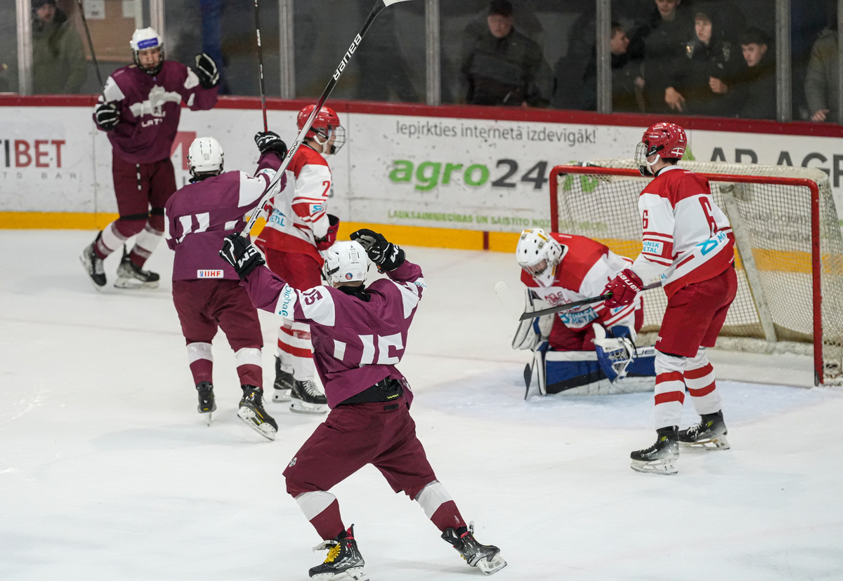 Latvijas U-18 hokeja izlase izrauj uzvaru pret Dāniju