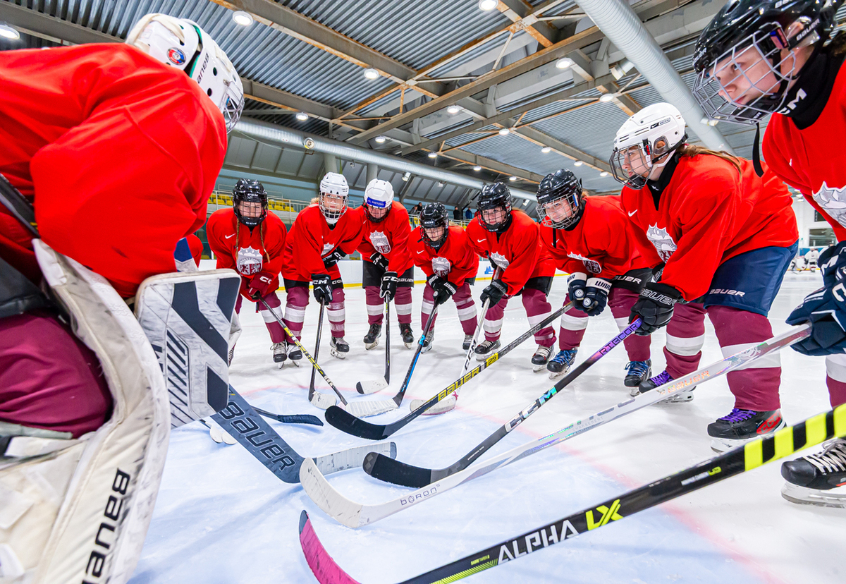 LATVIJAS U18 SIEVIEŠU HOKEJA IZLASE AIZVADA TRENIŅNOMETNI UN GATAVOJAS PĀRBAUDES SPĒLĒM