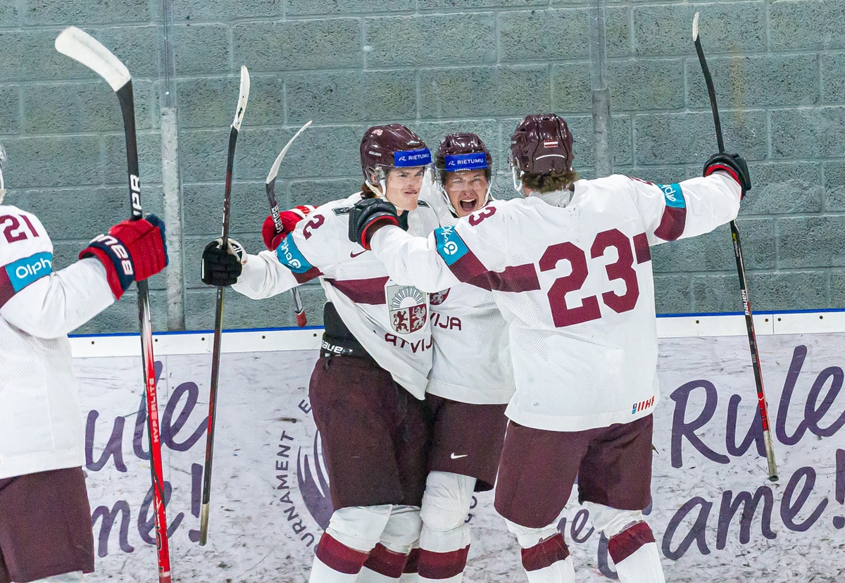 Latvijas U-20 “baltā” izlase triumfē LHF Prezidenta kausa izcīņā!