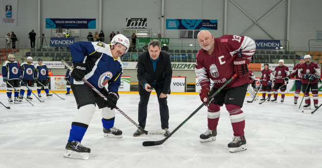 Latvijas veterānu izlase draudzības mačā pārspēj Policijas veterānu komandu