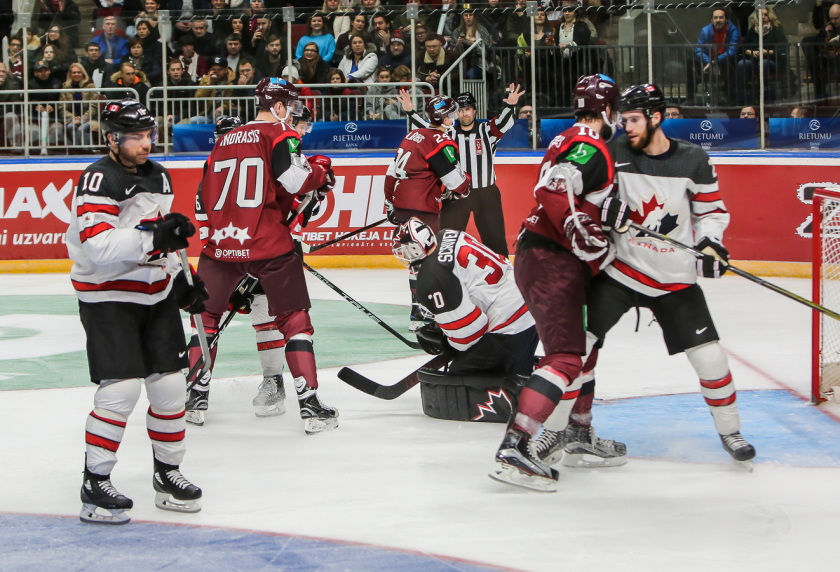 9680 skatītāju priekšā Latvijas izlase sīvā cīņā piekāpjas Kanādai