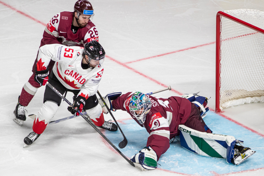 Latvijas izlase čempionātu Rīgā sāk ar neveiksmu Kanādai