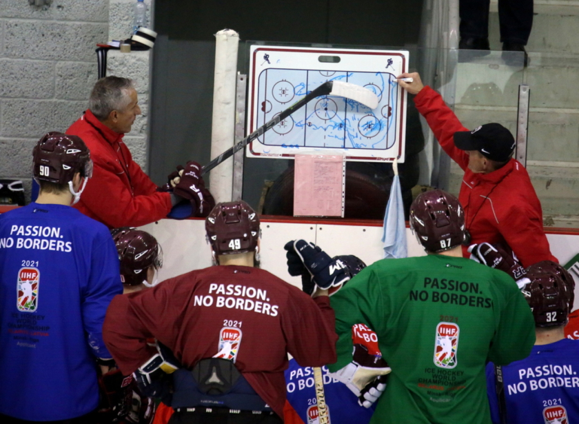 Latvijas izlasi papildina vairāki hokejisti, turpinās trenēties divās grupās