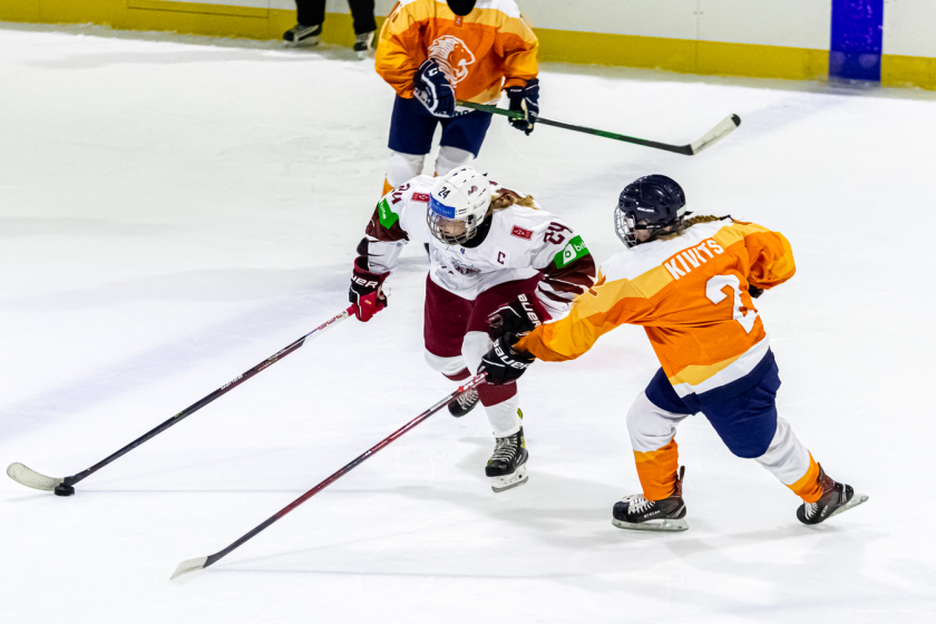 Latvijas U-18 meiteņu izlasei trešais panākums trijās spēlēs