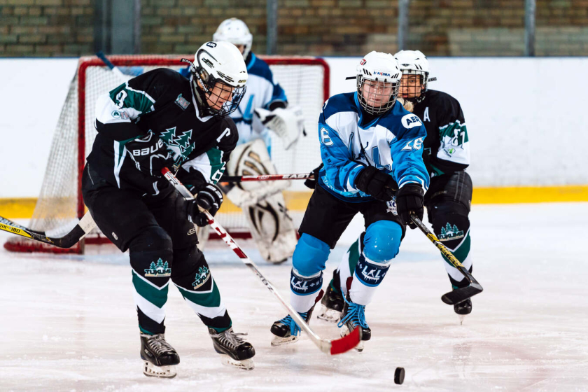 Sieviešu čempionāta ievadā HS “Rīga” jaunās hokejistes apspēlē “Laima”